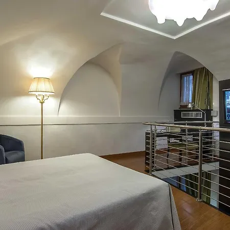 Hotel Del Senato 3*