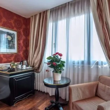 Hotel Del Senato 3*
